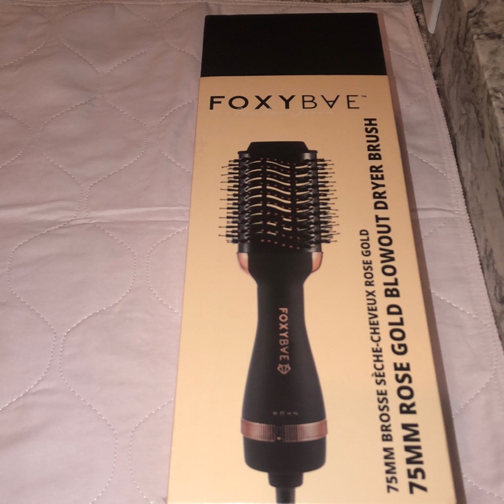 BRAND NEW UNOPENED FOXY BAE   75MM Rose Gold Blowout Dryer Brush